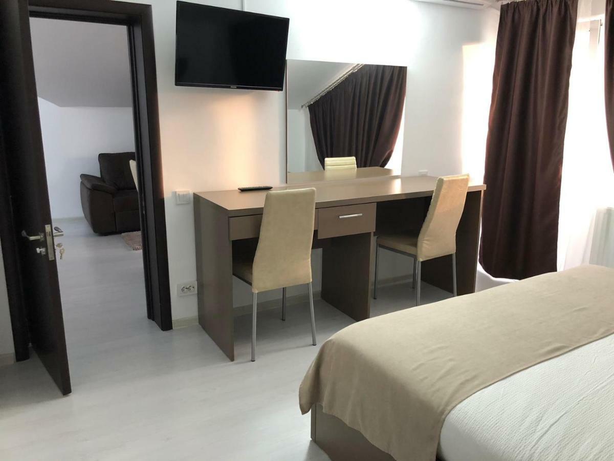 Fast Airport Accomodation 奥托佩尼 外观 照片