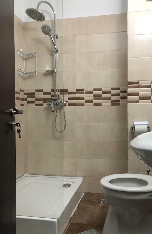 Fast Airport Accomodation 奥托佩尼 外观 照片